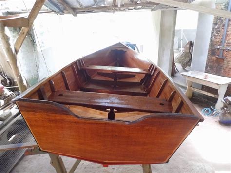 barco de madeira a venda